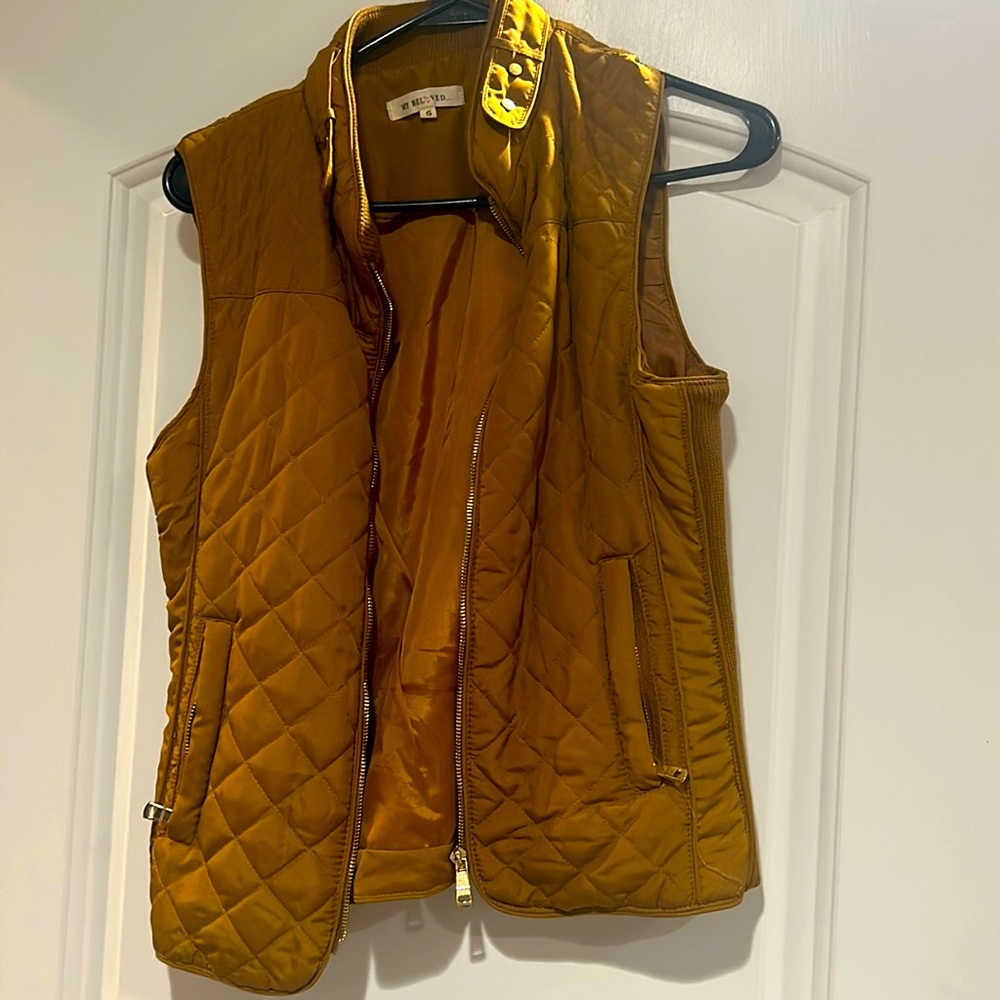 Quilted camel vest. Size small.